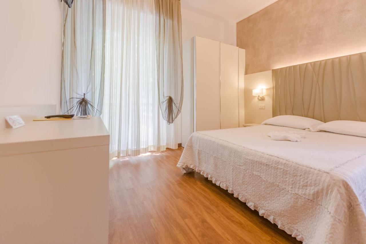 Hotel Bremen Ρίμινι Εξωτερικό φωτογραφία