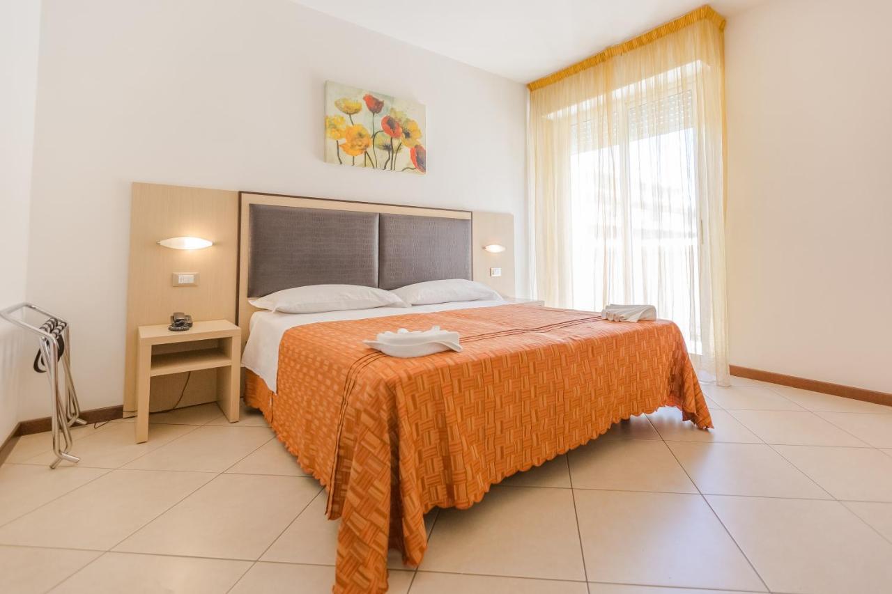 Hotel Bremen Ρίμινι Εξωτερικό φωτογραφία