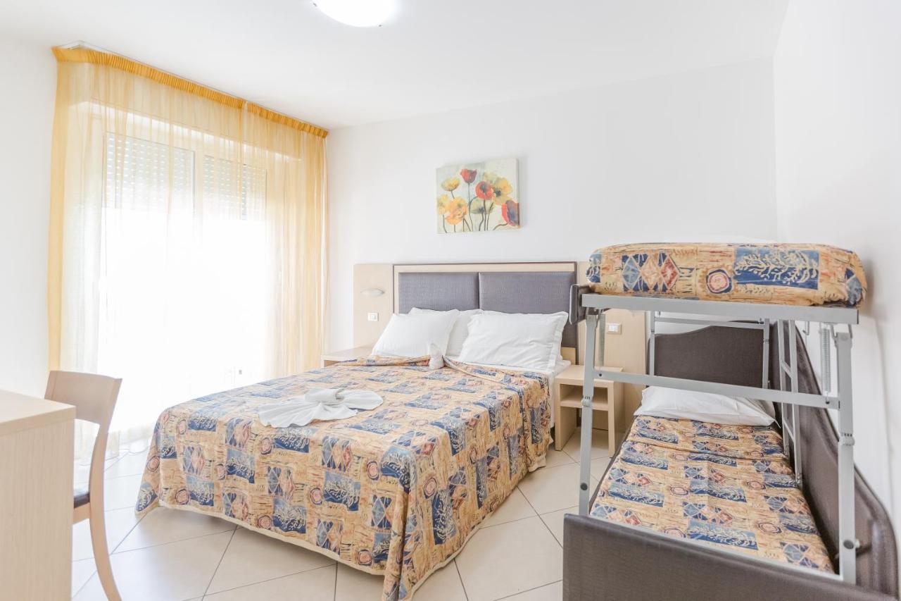 Hotel Bremen Ρίμινι Εξωτερικό φωτογραφία
